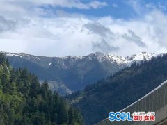 澳门银河赌场_澳门银河网址_澳门银河网站_ 这是一段在炎热夏季朝着雪山前行